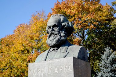 Karl Marx'ın büstü Kaliningrad