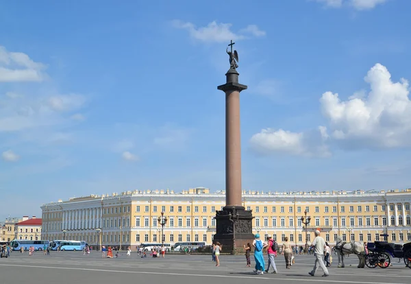 Palace Square, Alexander Colonne par une journée ensoleillée. Saint-Pierre — Photo