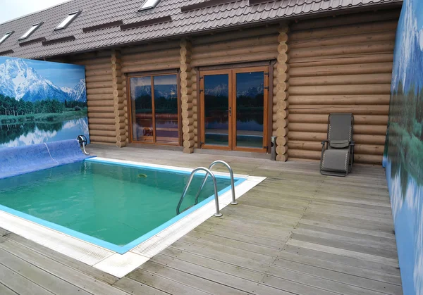 La piscina exterior en el territorio de una sauna. Kaliningr — Foto de Stock