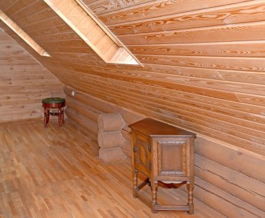 Oda durum mansard katındaki bir konuk evi
