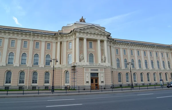 San Petersburgo. El edificio de la Academia de las Artes en Universitetsk — Foto de Stock