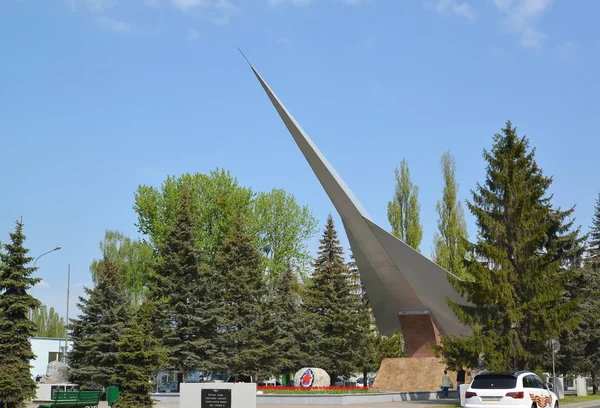 KALINININGRAD, RUSIA - 09 DE MAYO DE 2015: Monumento a "Pilotos de Balti —  Fotos de Stock