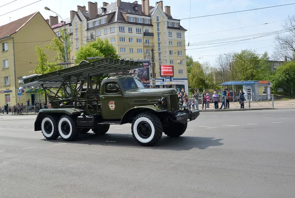КАЛИНИНГРАД, РОССИЯ - 09 мая 2015 года: Гвардейский реактивный миномёт БМ-13 — стоковое фото