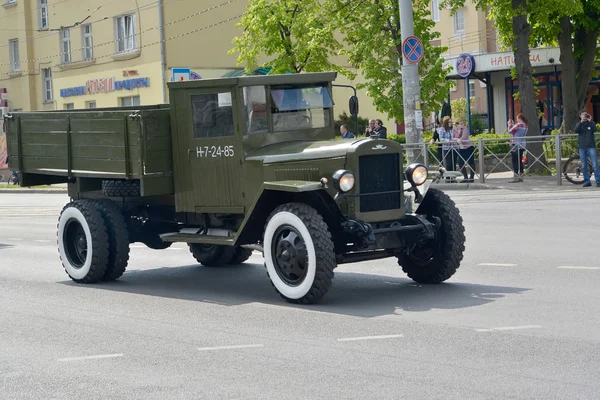 КАЛИНИНГРАД, РОССИЯ - 09 мая 2015 года: грузовик ЗИС-5Б ("Трехтонк") — стоковое фото