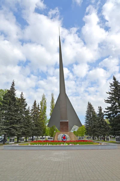 KALINININGRAD, RUSIA - 09 DE MAYO DE 2015: Un monumento a "Pilotos de Bal —  Fotos de Stock