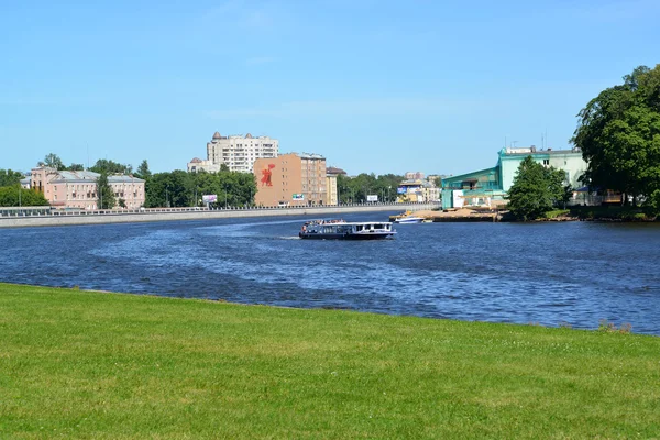 St. Petersburg, Ryssland - 11 juli 2014: En vy av Srednyaya Nevk — Stockfoto