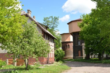 View of two railway water towers (1890 and 1907) and old house