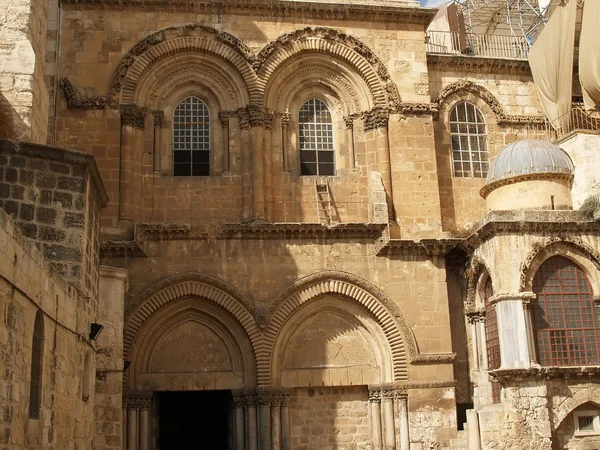 Фрагмент фасада церкви Воскресения Христова. Иерусалим, Израиль — стоковое фото