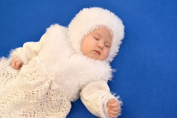 The sleeping baby in a New Year's suit of the Snowflake on a blu — Stock Photo, Image