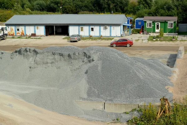 Crushed stone in the territory of production of concrete. Kalini — Stock Photo, Image