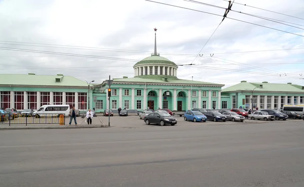 MURMANSK, RUSIA - 17 de julio de 2015: Vista de la estación de tren y —  Fotos de Stock