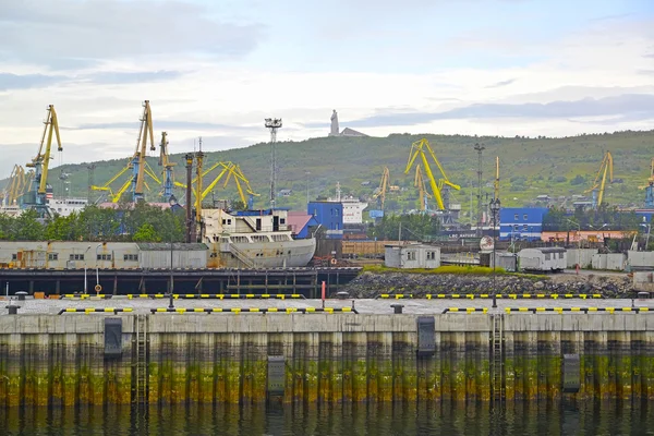 Port de commerce de Mourmansk — Photo