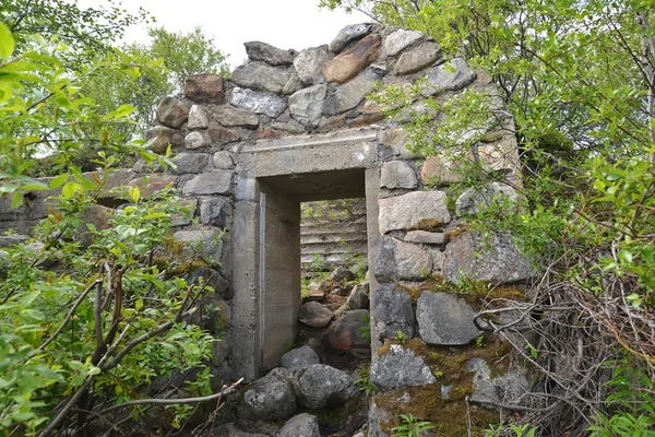 Velho PILLBOX alemão de tempos de Segunda Guerra Mundial, região de Murmansk — Fotografia de Stock