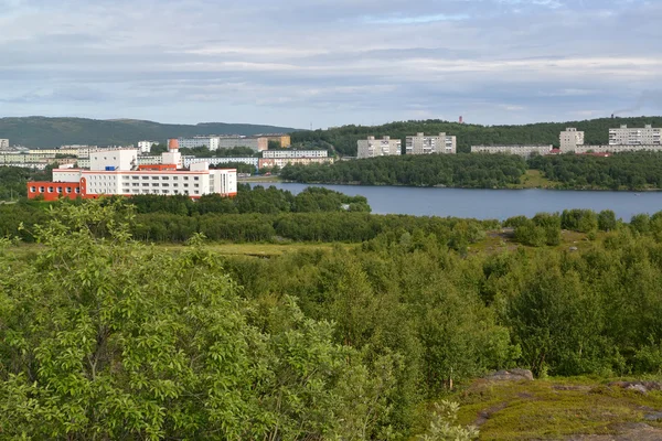 Vista del lago Semenovsky abitato quartiere residenziale di th — Foto Stock