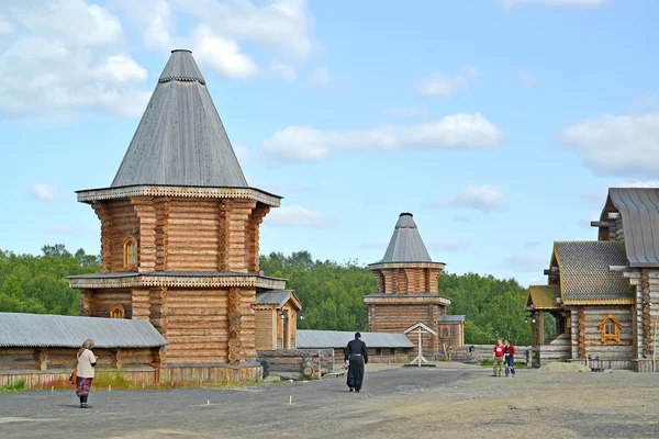 MURMANSK REGION, RUSSIA - JULY 18, 2015: Territory of the Sacred  and Troitsk Trifonov-Pechengsky man's monastery — Stock Photo, Image