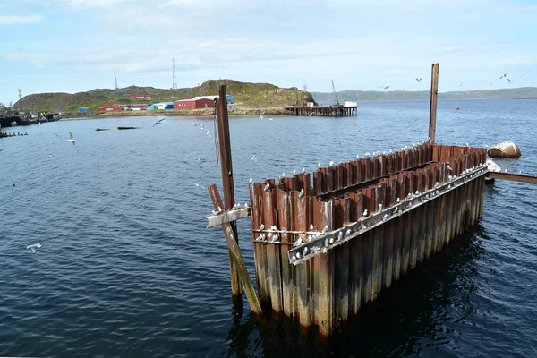 De geworpen metalen bouwwijze in de Barentsz-zee. Settlem — Stockfoto