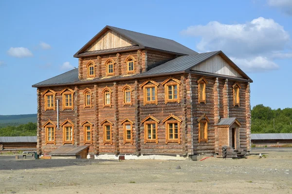 Broderlig fallet av den heliga och Troitsk Trifonov-Pechengsky ma kloster. Murmansk region — Stockfoto