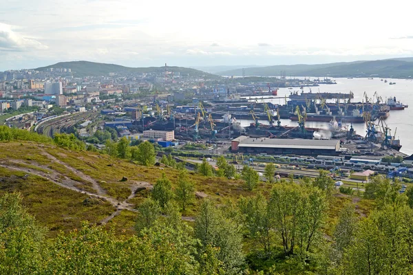 Panorama do porto comercial de Murmansk — Fotografia de Stock