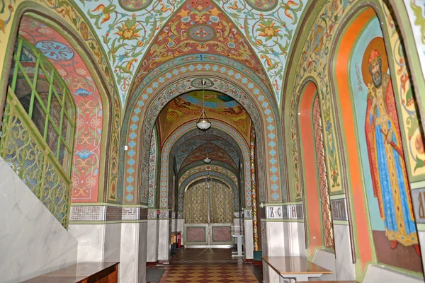 Interiér galerie v katedrále svatého Petra a Pavlovy. Peterh — Stock fotografie