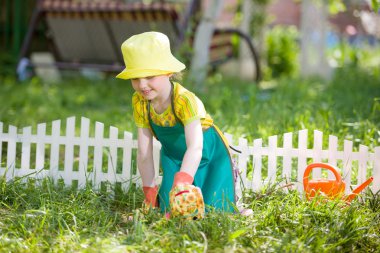 Bahçe ve sulama çocuk