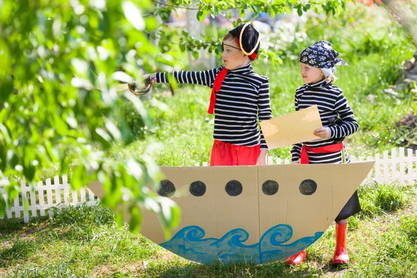 Children play pirates — Stock Photo, Image