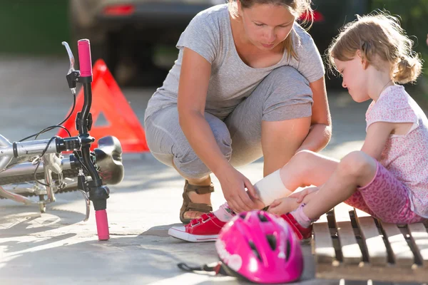 Kind nach Fahrradunfall — Stockfoto
