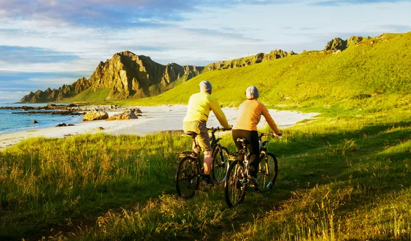 Ciclismo in Norvegia natura — Foto Stock