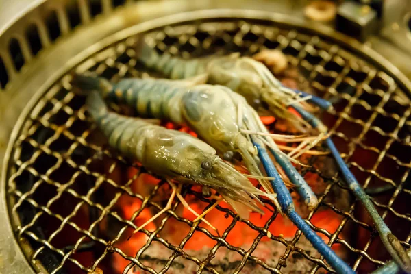 Garnaal op grill grillen — Stockfoto