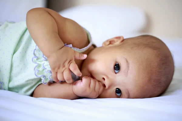Asiático bebê menina — Fotografia de Stock