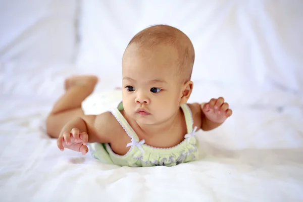 Asiático bebê menina — Fotografia de Stock