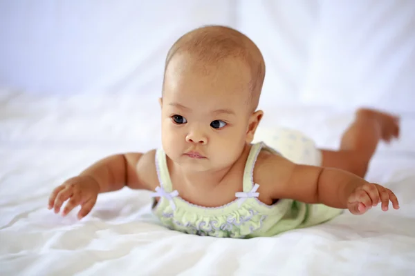 Asiático bebê menina — Fotografia de Stock