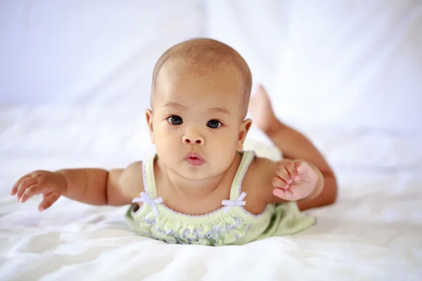 Asiático bebê menina — Fotografia de Stock