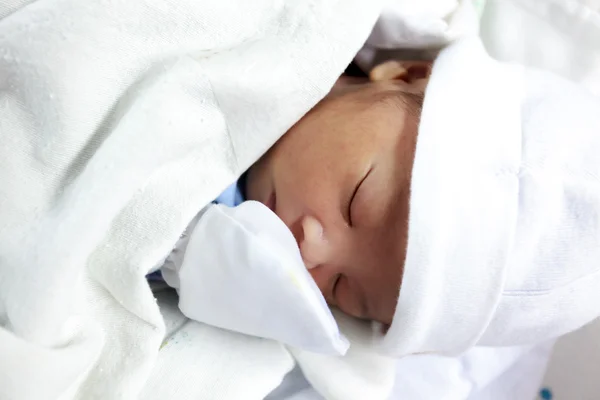 Asiatiska nyfött barn — Stockfoto