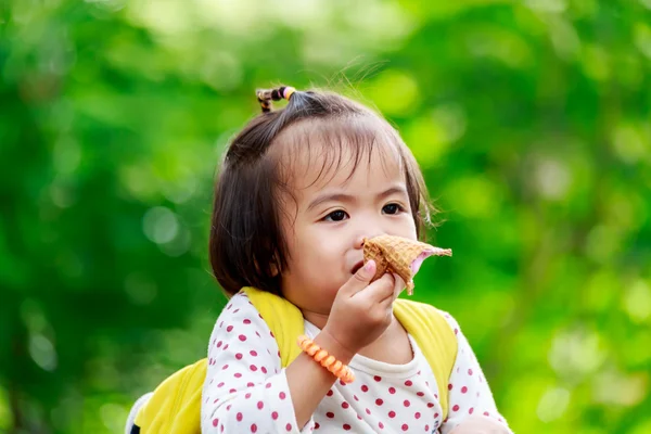 Asiático bebê menina — Fotografia de Stock