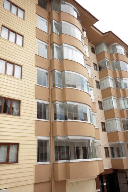 Yeni yapılan modern binalar