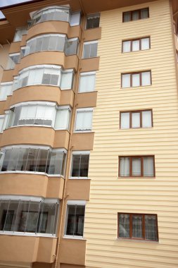 Yeni yapılan modern binalar