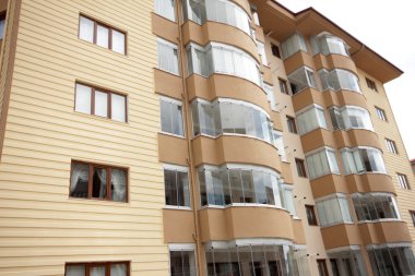 Yeni yapılan modern binalar
