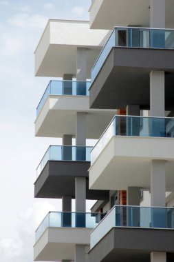 Yeni yapılan modern binalar