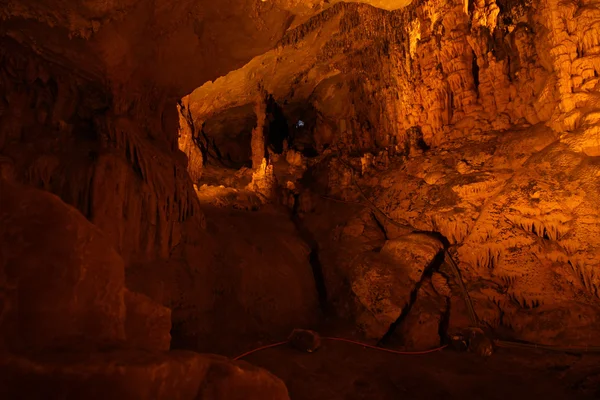 Limestone and stalactites in a Cave — Stock Photo, Image