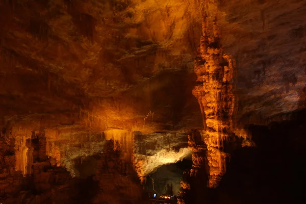 Limestone and stalactites in a Cave — Stock Photo, Image