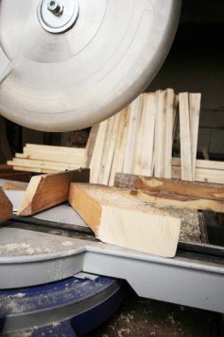 bir ahşap tahta kesme testereler 