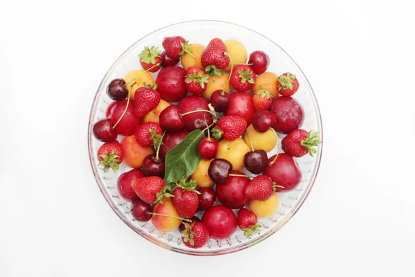 Frutas de verano orgánicas y frescas —  Fotos de Stock