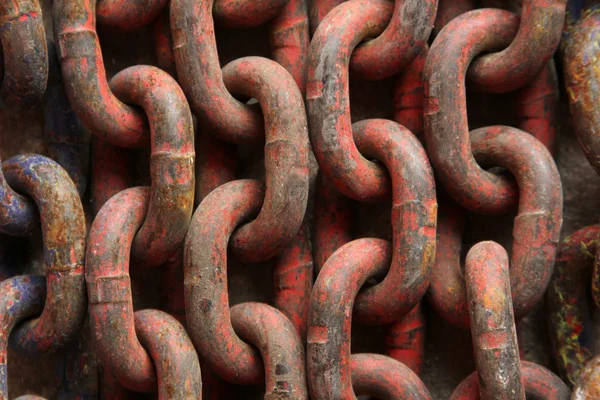 Large rusted metal chain — Stock Photo, Image