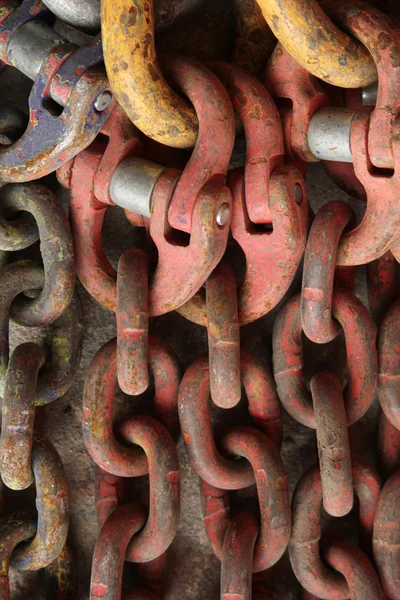 Dużymi zardzewiały metalowy łańcuch — Zdjęcie stockowe