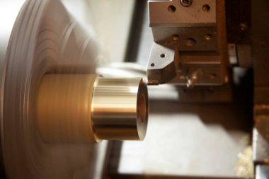 CNC Torna İşlemi. Metal endüstrisi. 