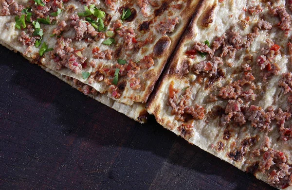 Türk Pizzası Türk Yemeği Kıymalı Pide Konya Etli Ekmek Kebabı — Stok fotoğraf