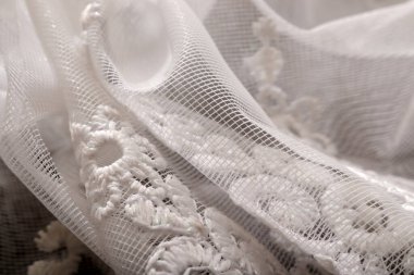 Zarif tül perde. Ev dekorasyonu.