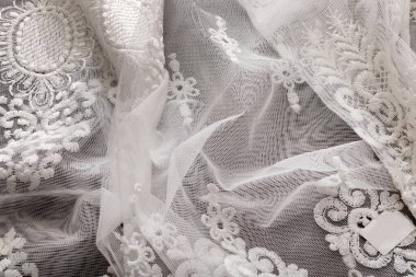 Zarif tül perde. Ev dekorasyonu.