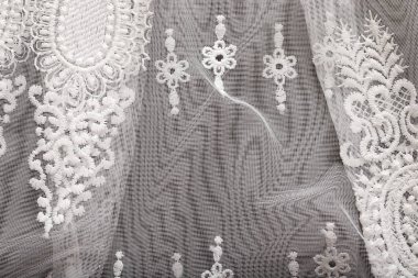 Zarif tül perde. Ev dekorasyonu.