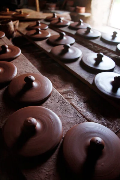 Traditionelle Tontopfherstellung Handgemachtes Töpferwerkstatt — Stockfoto